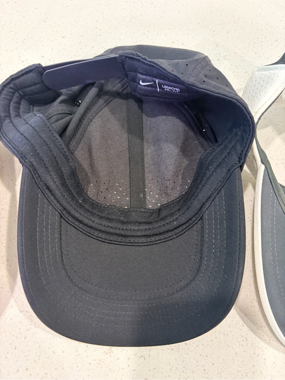 Nike White & Black Caps and Visor Pack - Picture 3 of 4